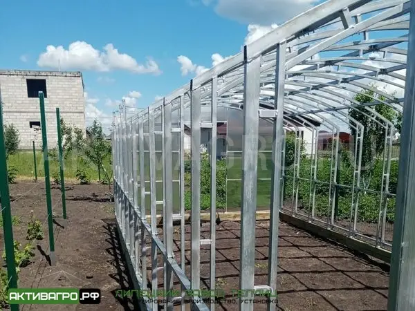 Теплица Ударница Благодатная, ширина 3/3.5 м, труба 40х20 + 20х20 Теплица Ударница Благодатная, ширина 3/3.5 м, труба 40х20 + 20х20
